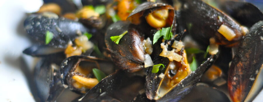 Football Season – Mediterranean Mussels Steamed in Pale Ale with Teardrop Tomatoes & Andouille Sausage